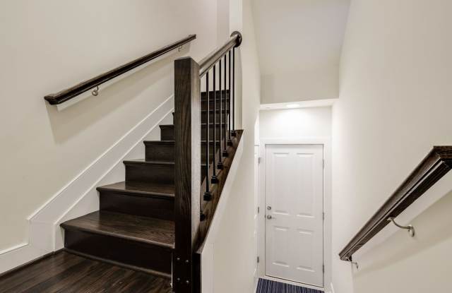 Updated 3br/2.5ba Condo Townhome Alexandria Walk to Metro