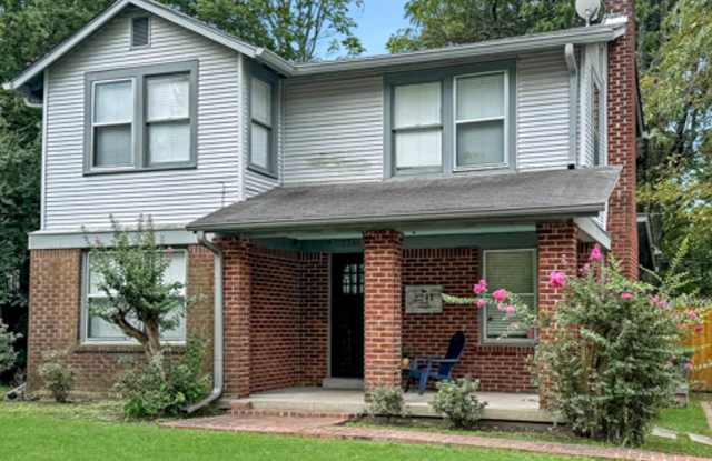 3 bedroom, 2 bathroom house in Cooper Young Historic District