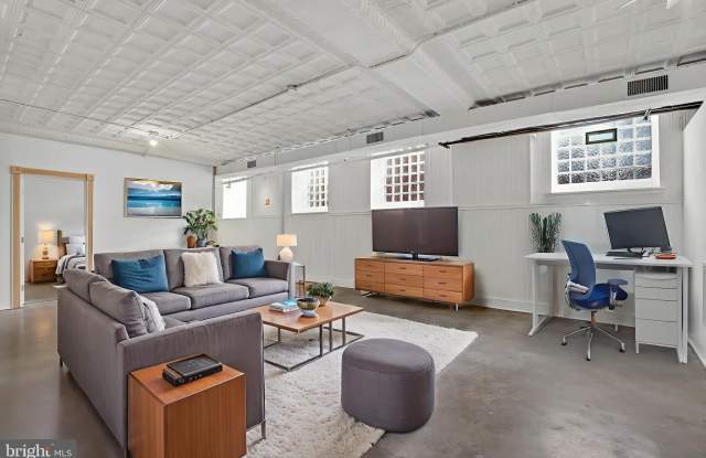 2512 E LEHIGH Avenue unit: L