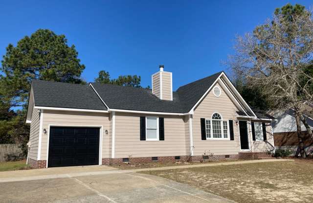 Newly Remodeled 3 br/2 bath Ranch Home! Minutes from Ft. Bragg, Downtown Fayetteville.