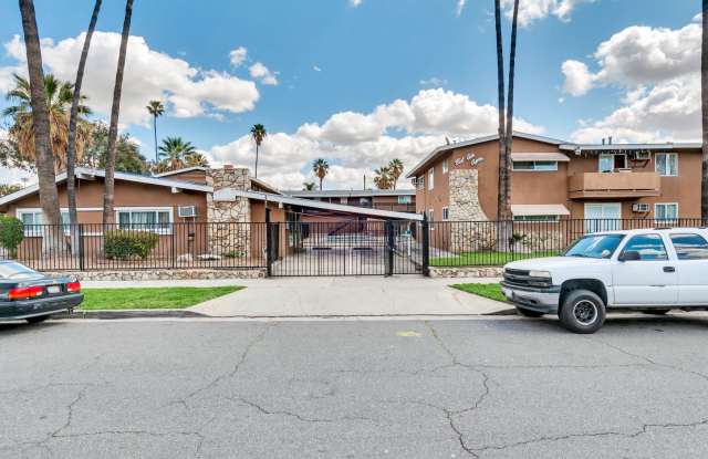 2 bedroom 1 bath available near UC Riverside