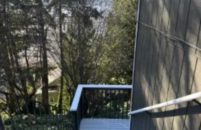 224 Farragut Avenue North