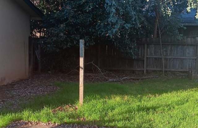 Charming 2x1 With Attached Garage  Backyard! Available 9/10!