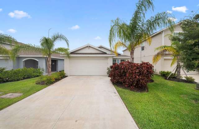 Modern 3 bedroom 2 bathroom single family home in Lehigh Acres