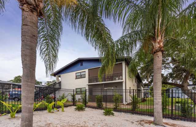 Altura Largo Apartments