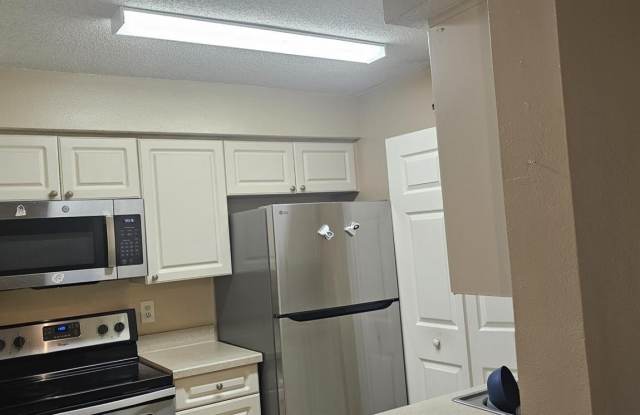 1226 BERMUDA LAKES LANE