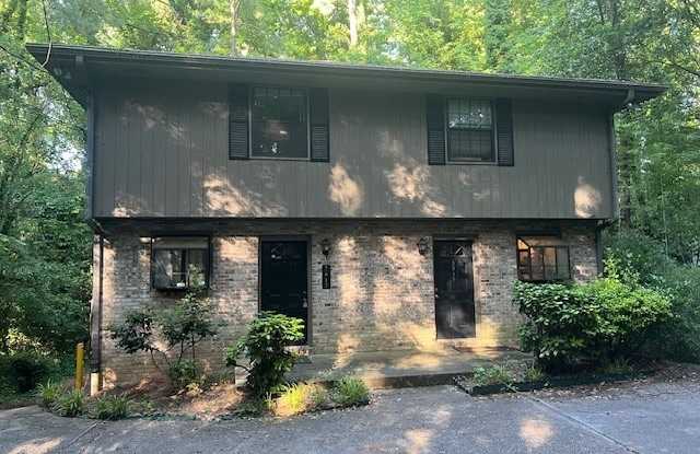 2517 Skyland Trail NE