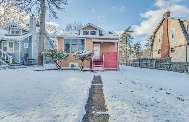 430 S MONTEREY Avenue