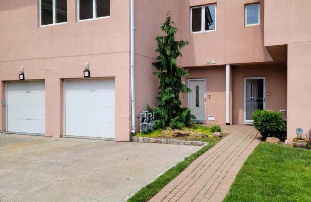 71 Harbour Court