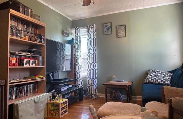 Photo of 136 Tecumseh St unit: 2