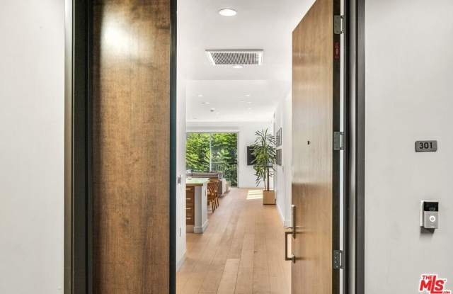 855 Croft Ave unit: 301