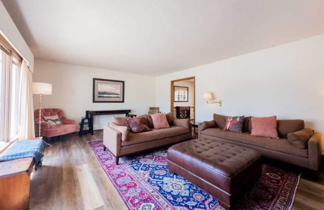 1205 Folwell Drive Southwest