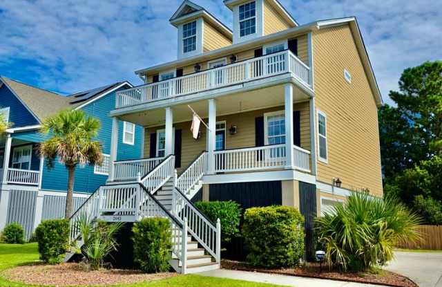 Elevated Four Bedroom in Rivertowne Country Club - Mt. Pleasant