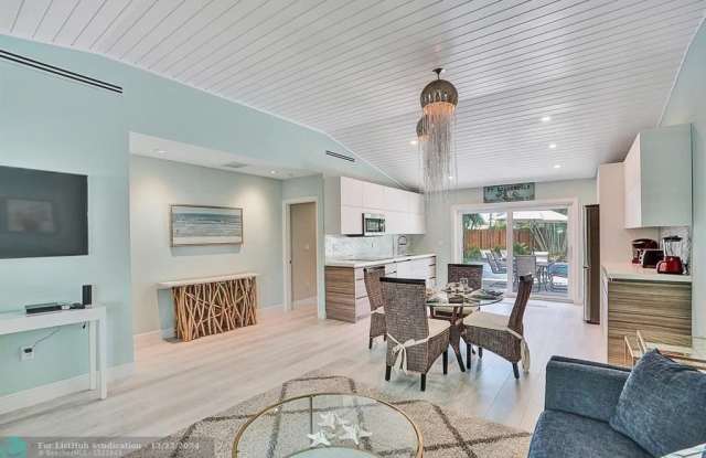 2516-2518 NE 12th St