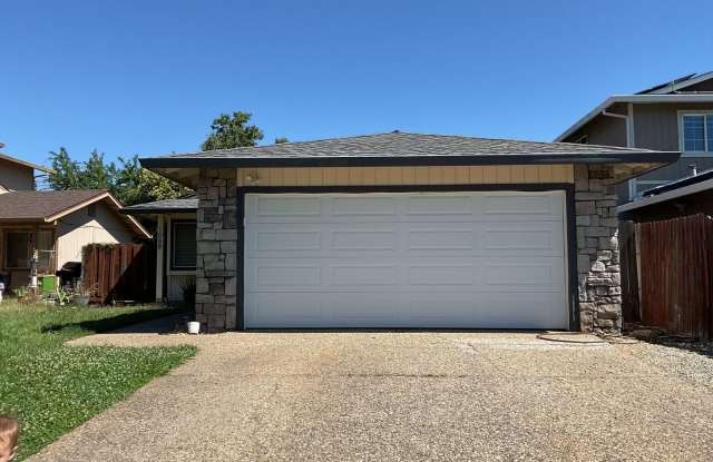 Chico 3 bed 2 bath home for rent, convenient location, neighborhood setting Garage, back yard