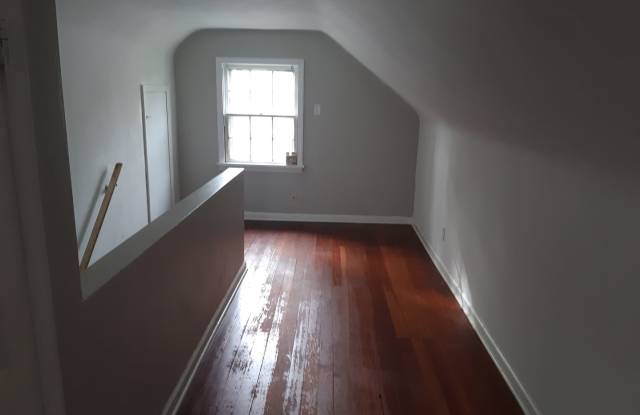 Charming 3 bed with loft!