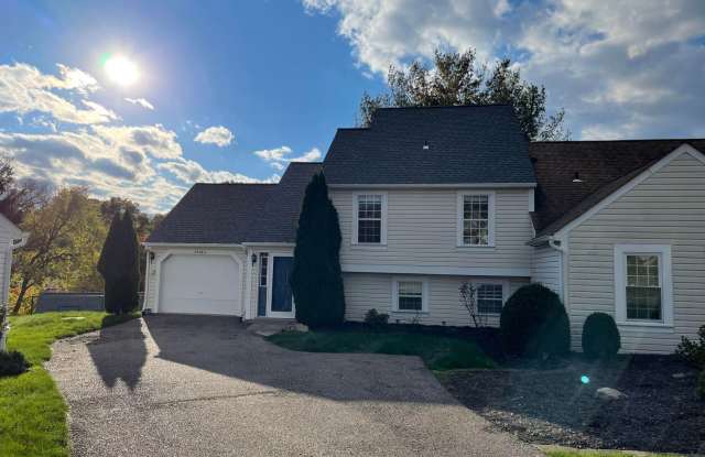 2556 Grouse Ridge A - 2556 Grouse Ridge, Franklin Park, PA 15090