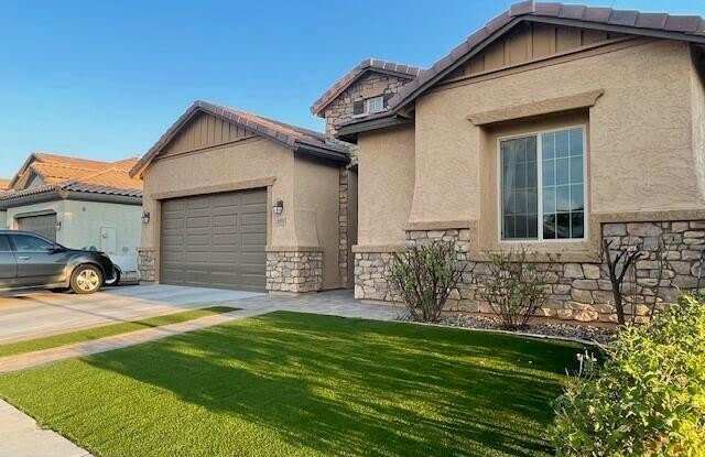 1911 E Horseshoe Drive