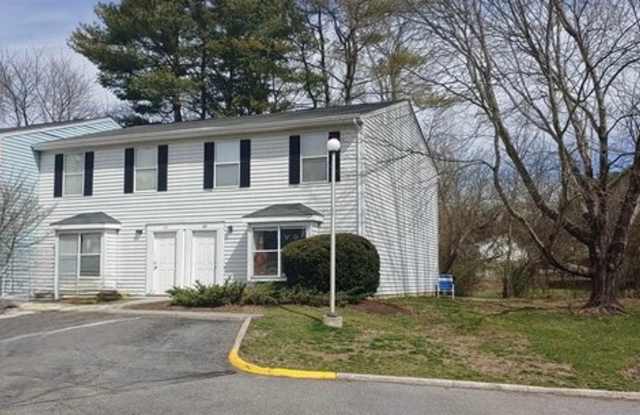 Blacksburg, 4 BR / 2.5 BA Townhouse, Available August