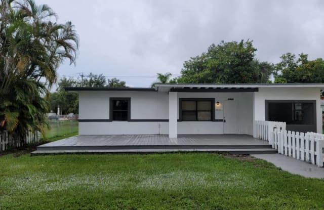 4032 SW 52nd St - 4032 Southwest 52nd Street, Dania Beach, FL 33314