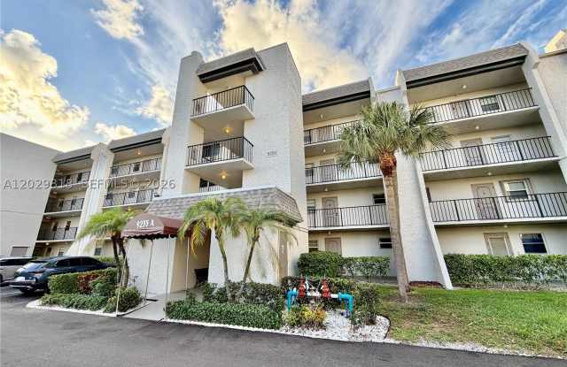 9235 Lagoon Pl