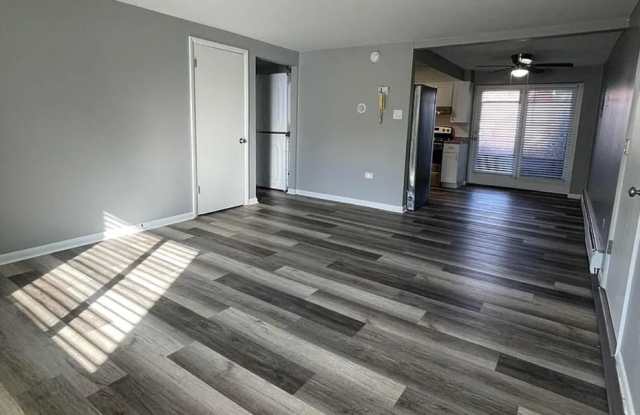Beautifully Renovated 2 Bedroom Apartment with In-Unit Laundry & A/C