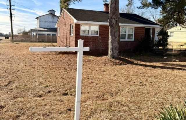 Photo of 910 E Divine Street