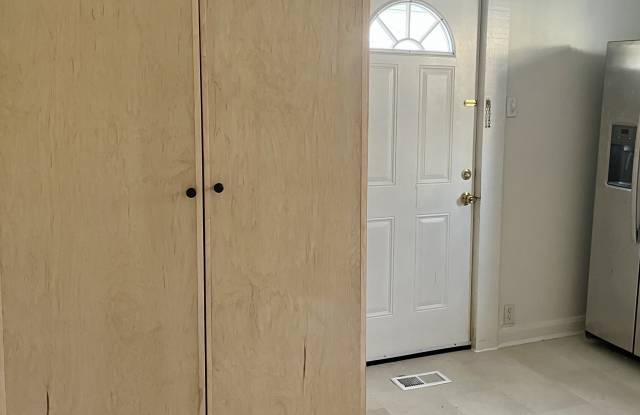 805 North Buchanan Boulevard