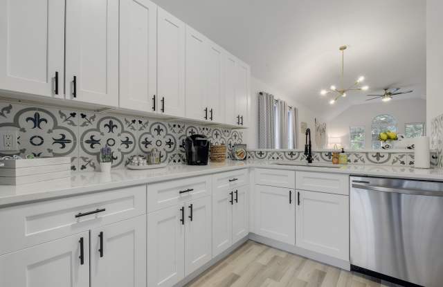 5225 Walnut Grove Ct