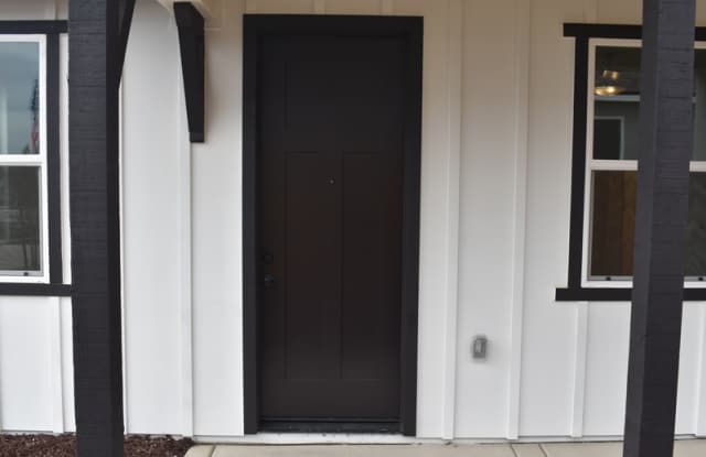 682 Stephanie Drive - 2