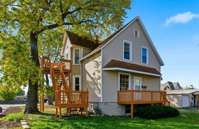 7635 W Foster Avenue