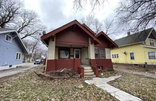 1804 E 14th St - 1804 East 14th Street, Des Moines, IA 50316