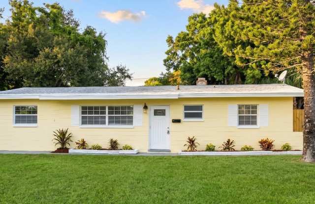 Newly Remodeled 3BR Home in Coquina Key – Large Yard with Dual Side Access