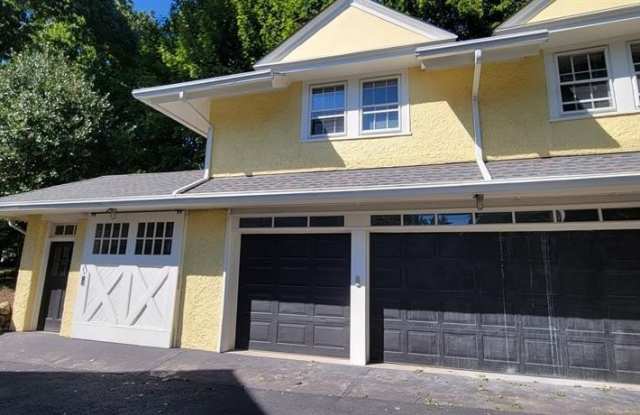 Photo of 9 Lincoln Street Carriage Hou