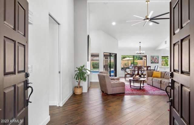 10628 E CINNABAR Avenue