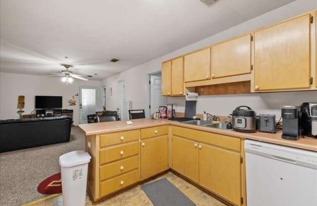 615 N Woodward Avenue unit: 2