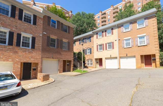 1204 WAYNE Street N unit: D