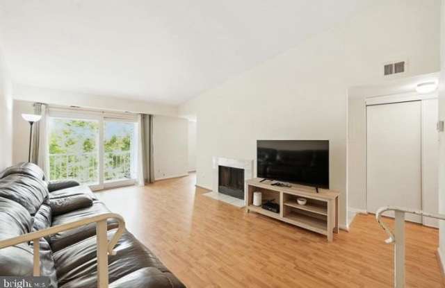 20315 BEACONFIELD Terrace unit: 202