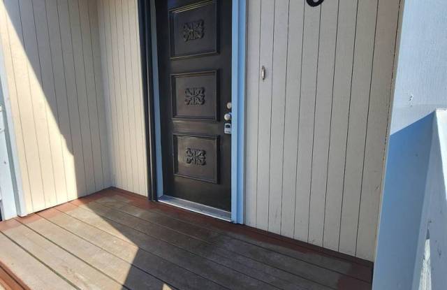 6 NW Mountain View Drive