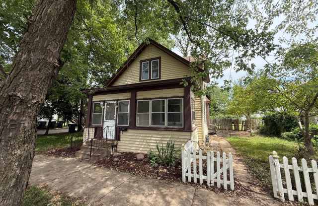 Spacious 4-Bedroom Home Close to Campus
