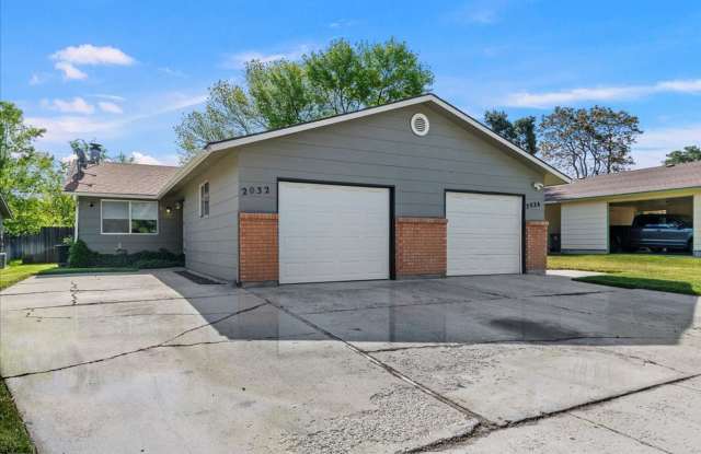 Lovely 2 Bedroom Home Near BSU _ Pet Friendly!! photos photos