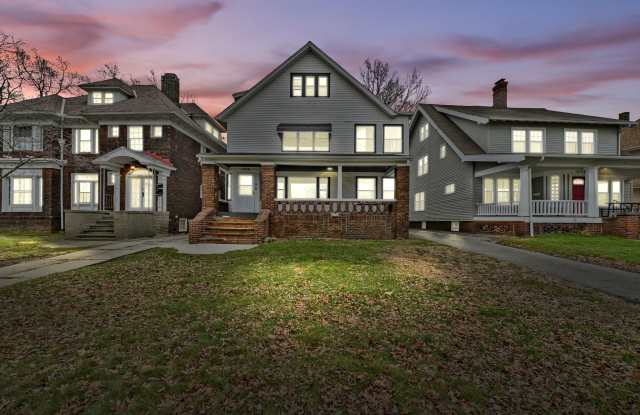 Photo of 3234 Euclid Heights Boulevard