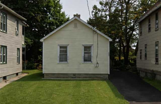 One Bedroom, Spacious Single Family Home For Rent - 684 W Broad Street