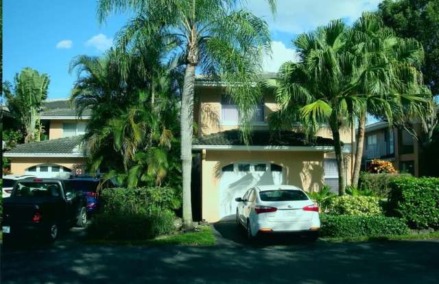 3287 NW 44th St