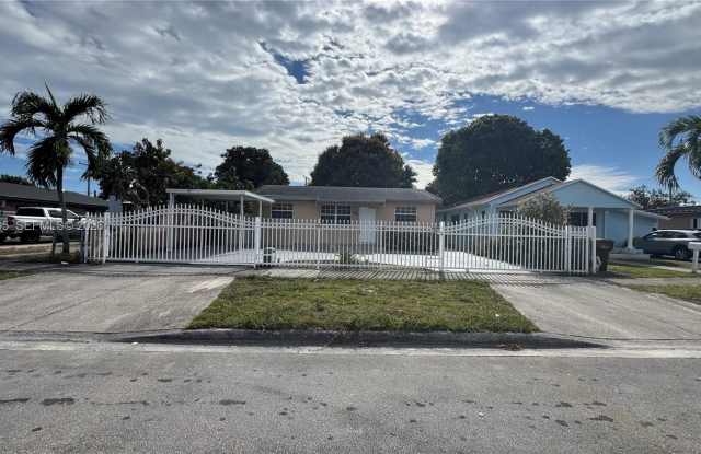 Photo of 266 E 12th St