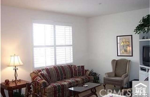 351 N Wedgewood Lane