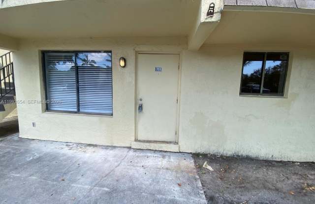 1045 S Flagler Ave