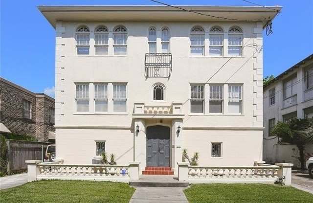 806 AUDUBON Street