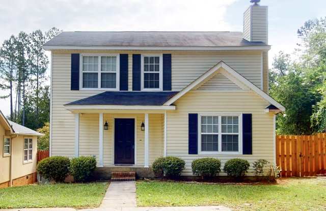 Three bedrooms close to Augusta University Medical College.