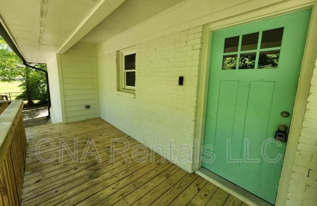 991 Woodward Circle SW